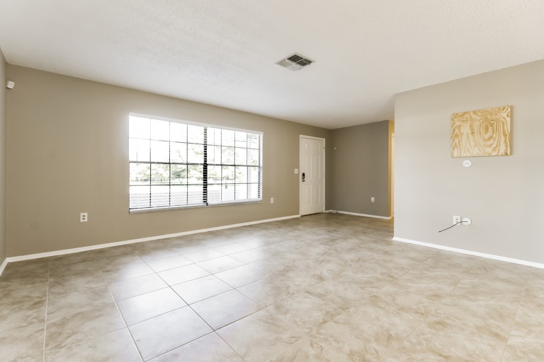 Photo 10 of 27 - 1195 Glowood Ave, Spring Hill, FL 34609