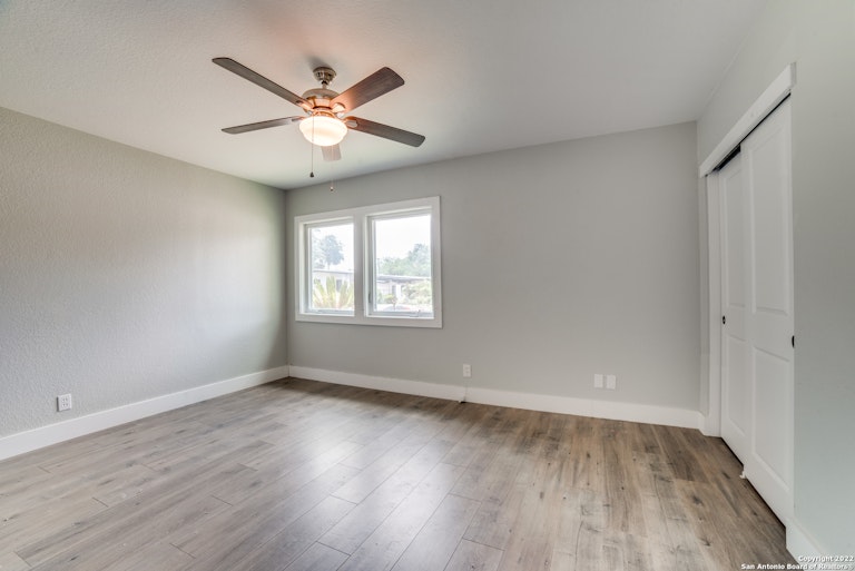 Photo 18 of 27 - 837 Canterbury Hill St, San Antonio, TX 78209