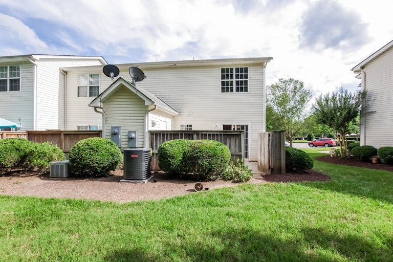 Photo 6 of 26 - 2021 Rivergate Rd #101, Raleigh, NC 27614