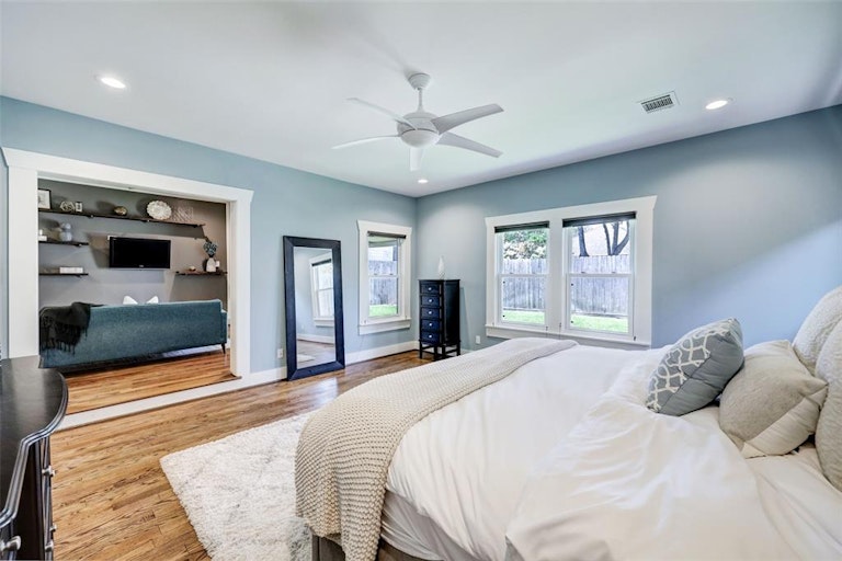 Photo 12 of 20 - 1033 E 16th St, Houston, TX 77009