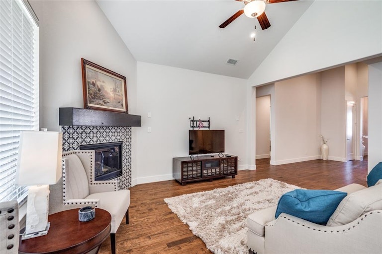 Photo 13 of 40 - 10556 Wintergreen Dr, Frisco, TX 75035