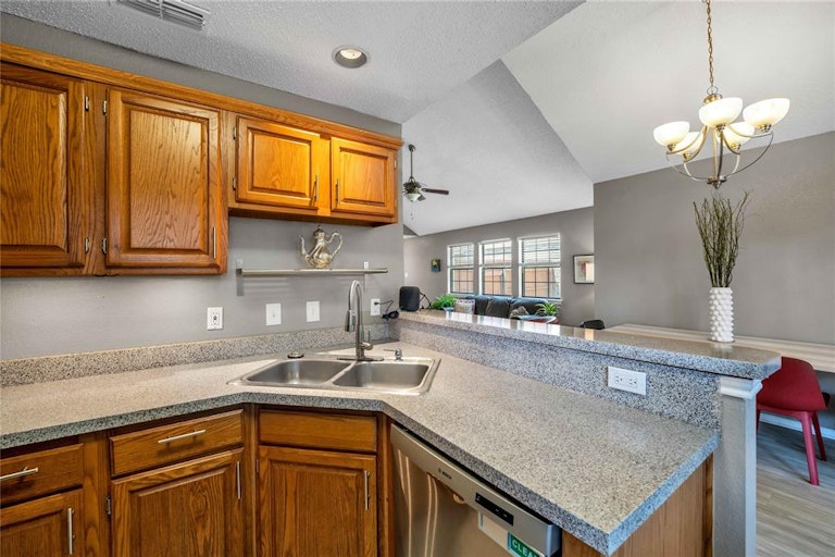 Photo 14 of 31 - 915 Azalia Dr, Lewisville, TX 75067