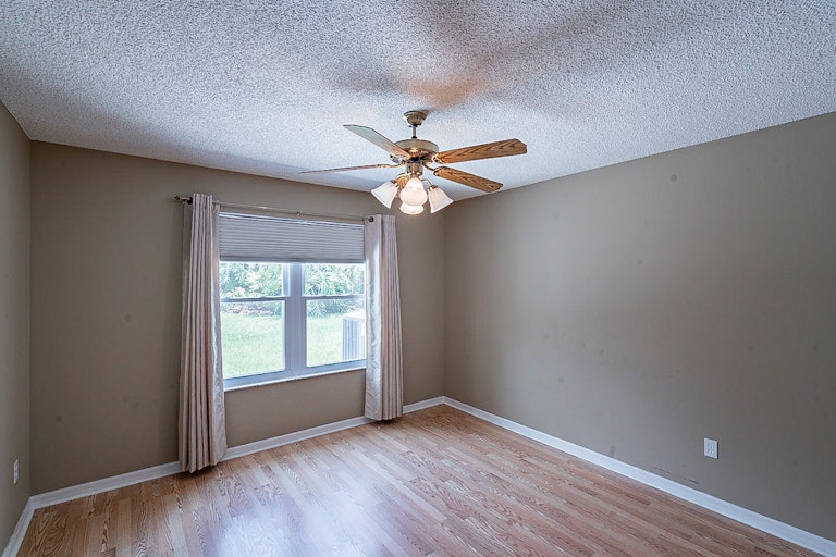 Photo 27 of 31 - 1044 Soledad Way, Lady Lake, FL 32159