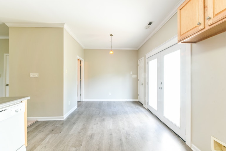 Photo 8 of 21 - 50406 Governors Dr, Chapel Hill, NC 27517