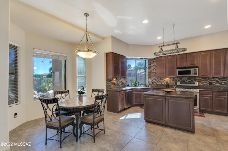 Photo 11 of 34 - 249 W Milbrae Springs Dr, Oro Valley, AZ 85755