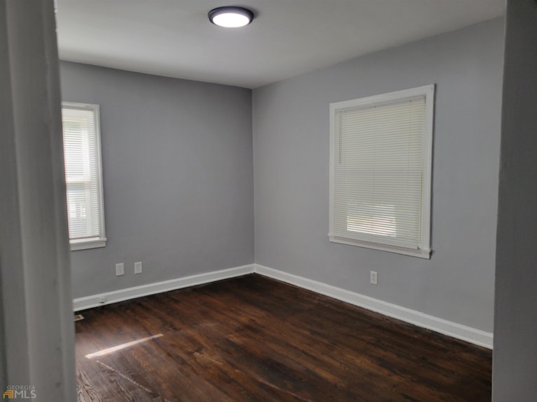 Photo 9 of 18 - 1860 Headland Dr, Atlanta, GA 30344