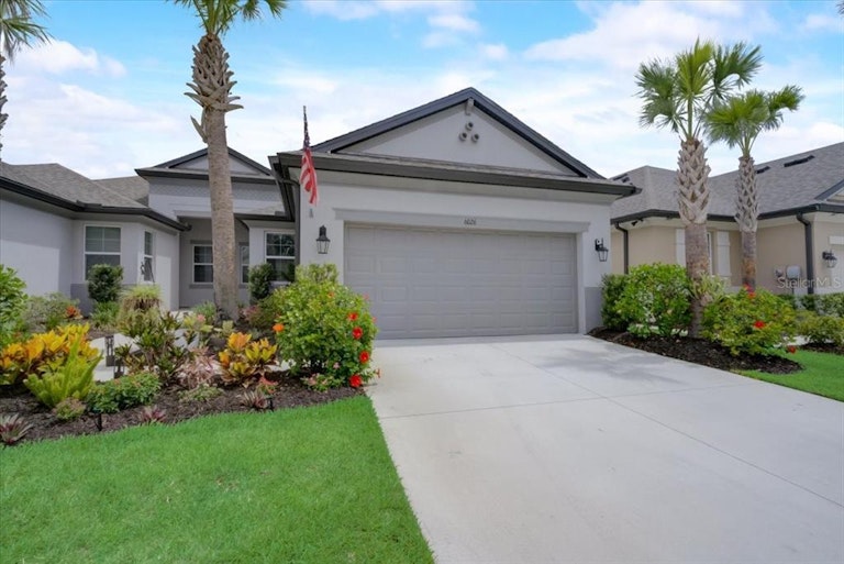 Photo 1 of 38 - 6026 Amberly Dr, Bradenton, FL 34208