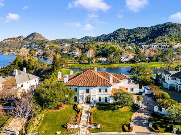 Photo 58 of 80 - 208 W Stafford Rd, Thousand Oaks, CA 91361