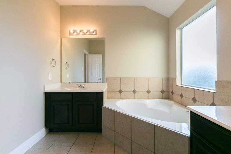 Photo 16 of 24 - 5602 Post Oak Manor Dr, Houston, TX 77085