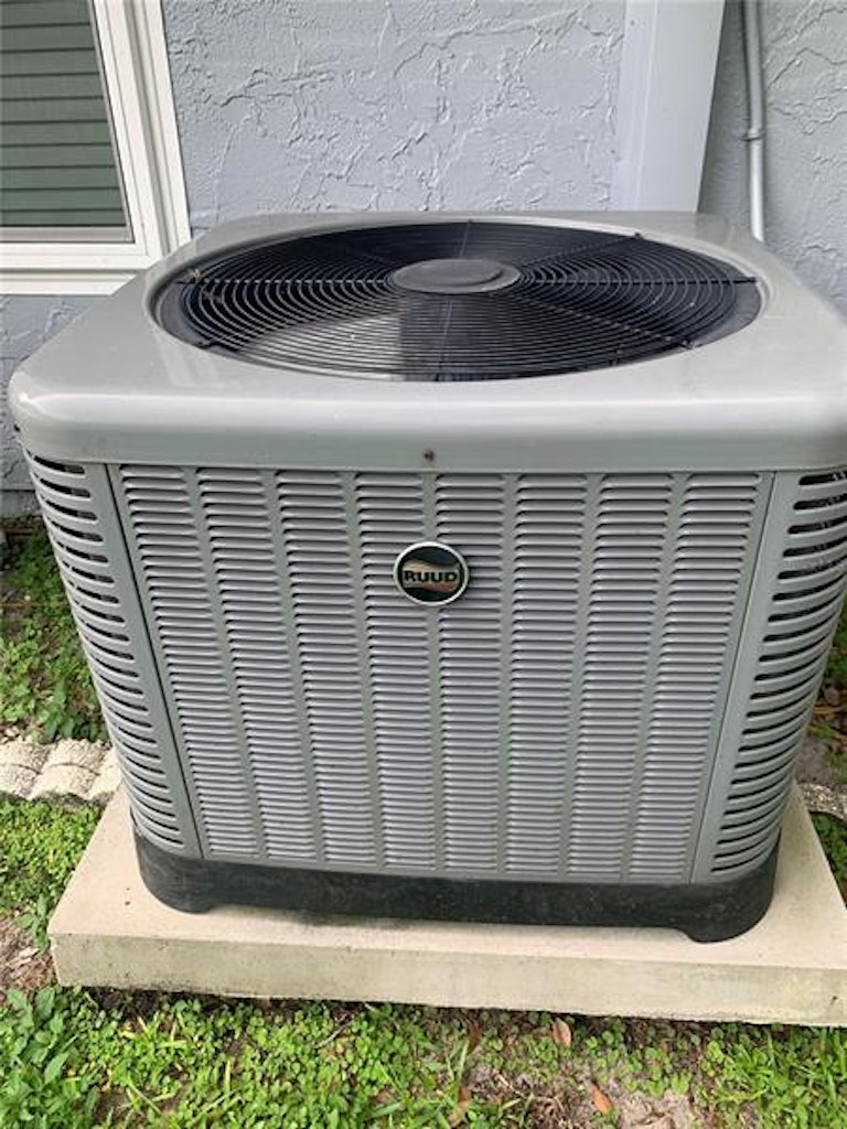 Photo 30 of 39 - 511 Cedar Grove Dr, Brandon, FL 33511