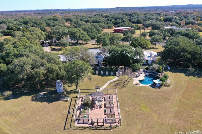 Photo 47 of 51 - 31925 Rolling Acres Trl, Boerne, TX 78015