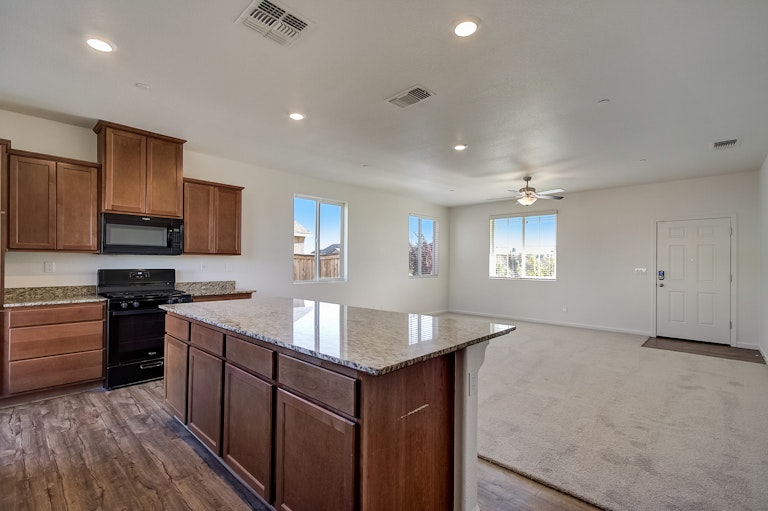 Photo 15 of 26 - 1990 Park Pl, Rio Vista, CA 94571