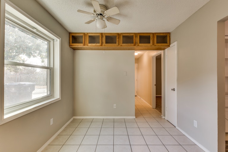 Photo 8 of 30 - 3902 Cedar Creek Dr, Garland, TX 75043