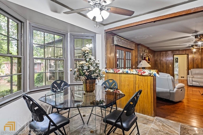 Photo 11 of 27 - 2924 Cherry Blossom Ln, Atlanta, GA 30344