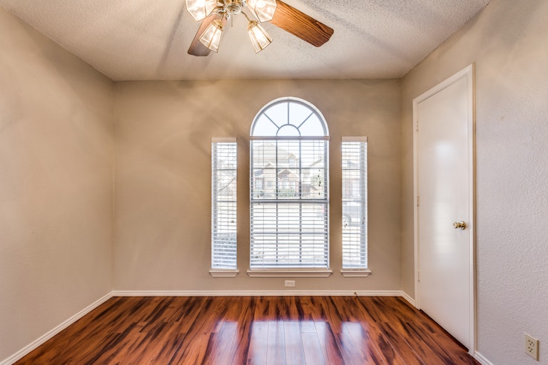 Photo 16 of 23 - 1707 Creekbend Dr, Lewisville, TX 75067