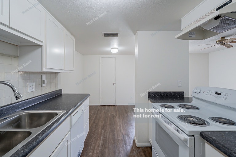 Photo 8 of 18 - 3402 W Echo Ln, Phoenix, AZ 85051