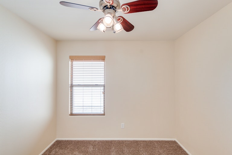 Photo 13 of 21 - 1298 W Hereford Dr, San Tan Valley, AZ 85143