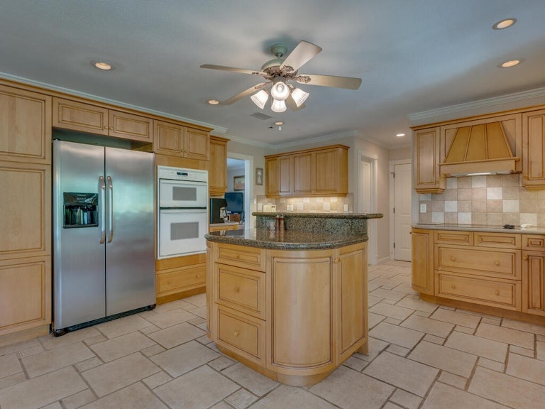 Photo 4 of 40 - 8800 Spring Lake Dr, Austin, TX 78750