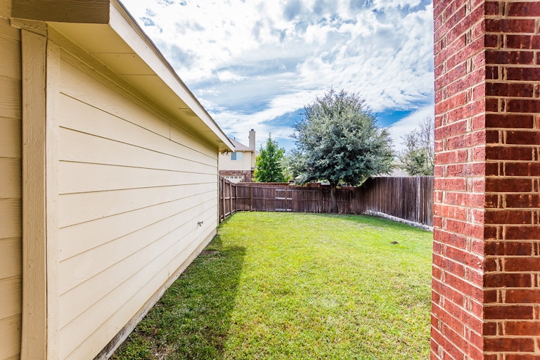 Photo 28 of 31 - 7809 Loma Alta Trl, McKinney, TX 75070