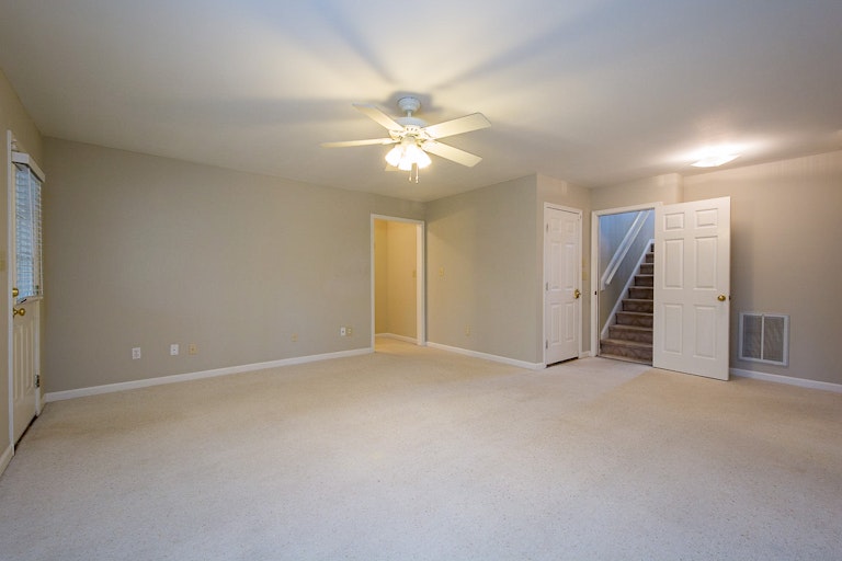 Photo 15 of 30 - 8604 Carolingian Ct, Raleigh, NC 27615