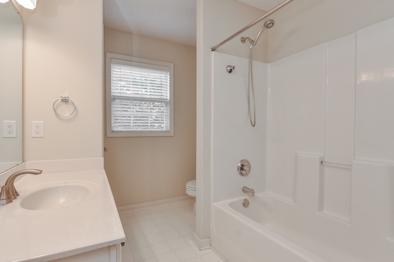 Photo 17 of 25 - 121 Danesway Dr, Holly Springs, NC 27540
