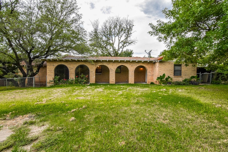 Photo 31 of 32 - 1307 Foster Ln, Weatherford, TX 76086