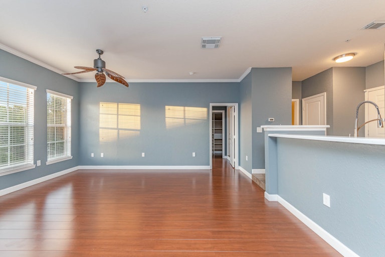 Photo 5 of 20 - 1502 Marsh Cove Ct #305, Tampa, FL 33619