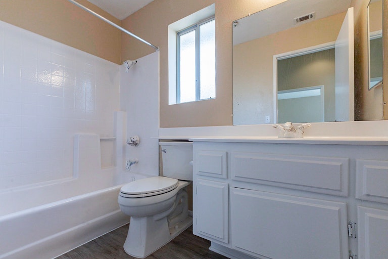 Photo 22 of 24 - 15641 Coventry Ln, Fontana, CA 92337