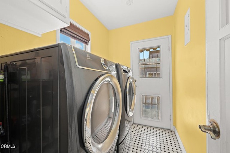 Photo 16 of 26 - 1456 N Clybourn Ave, Burbank, CA 91505