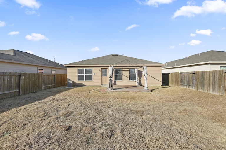 Photo 25 of 25 - 10009 Silent Hollow Dr, Fort Worth, TX 76140