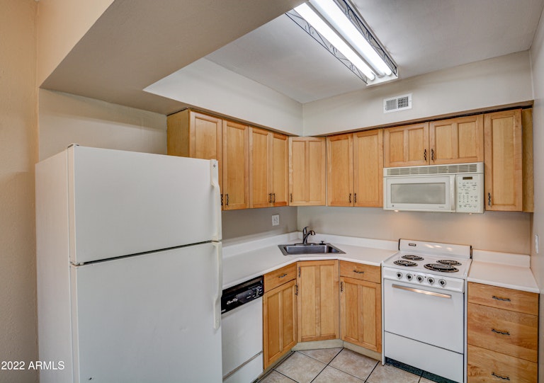 Photo 11 of 31 - 822 E Cochise Dr, Phoenix, AZ 85020