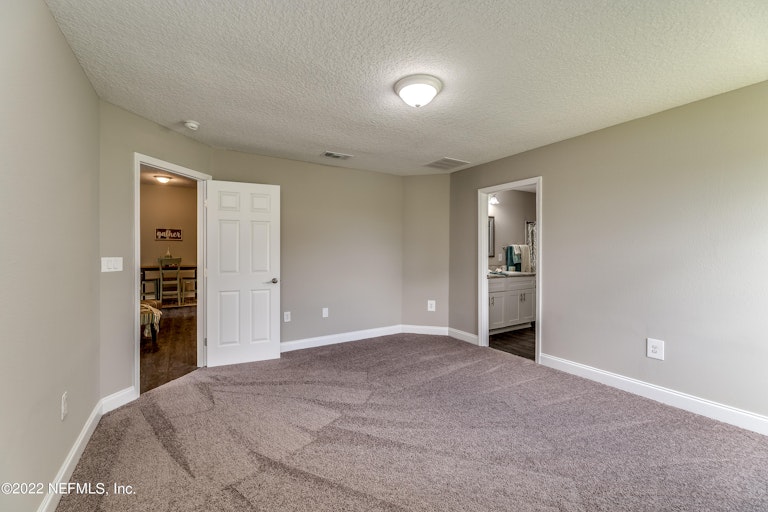 Photo 17 of 44 - 3875 Falcon Crest Dr, Green Cove Springs, FL 32043
