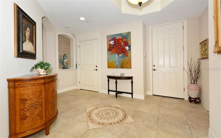 Photo 4 of 25 - 1921 Monte Carlo Dr #703, Sarasota, FL 34231