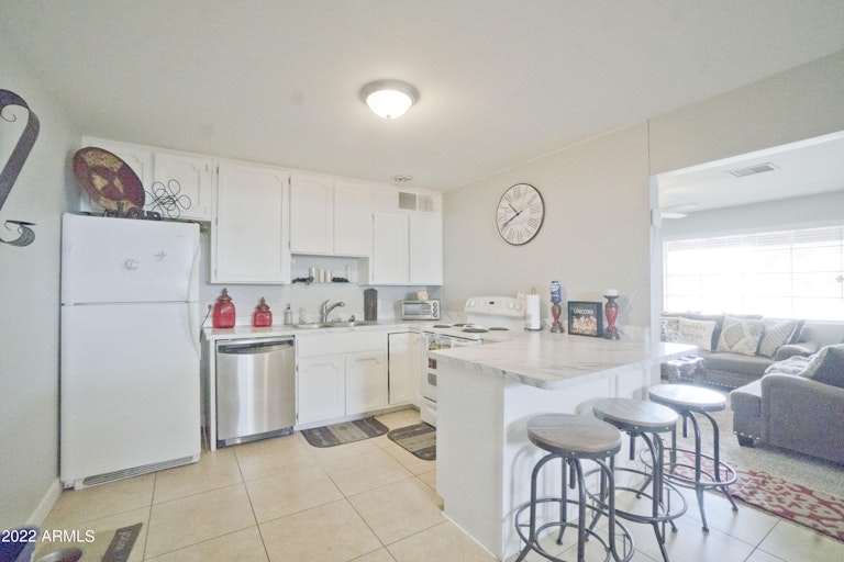 Photo 12 of 38 - 3556 W Meadowbrook Ave, Phoenix, AZ 85019