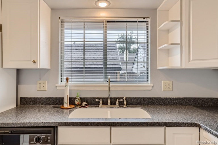 Photo 11 of 28 - 5243 S Jellison St, Littleton, CO 80123