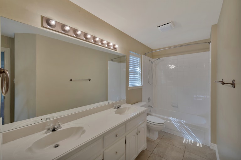 Photo 31 of 38 - 5705 Pleasant Run Rd, Colleyville, TX 76034