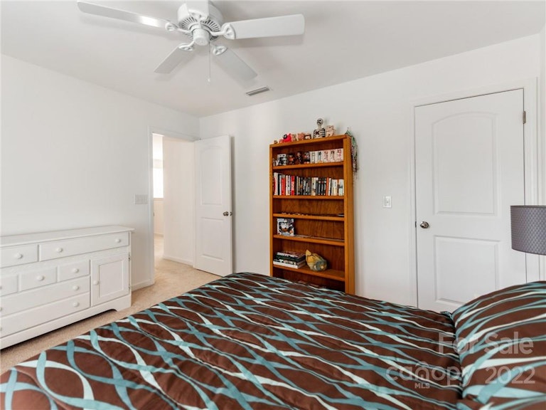 Photo 26 of 39 - 8112 Dumphries Dr, Huntersville, NC 28078