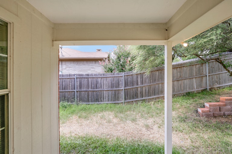 Photo 22 of 23 - 7201 Royal Oak Dr, Benbrook, TX 76126