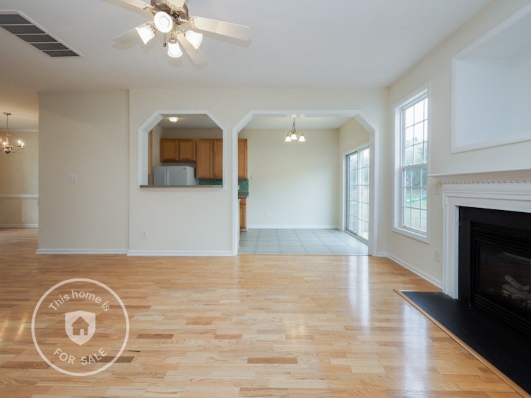 Photo 8 of 26 - 8108 Rolling Glenn Dr, Raleigh, NC 27616