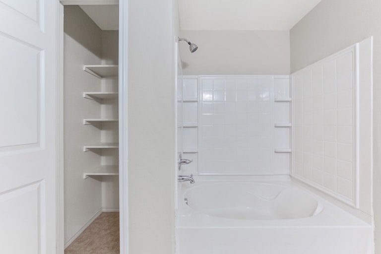 Photo 17 of 25 - 112 Matamoros St, Grand Prairie, TX 75051