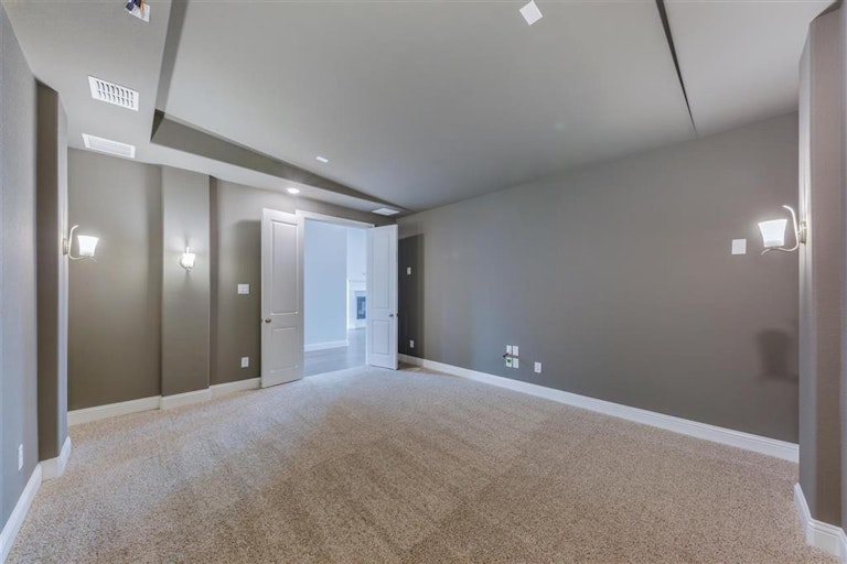 Photo 35 of 38 - 9442 Rockmount Dr, Dallas, TX 75243