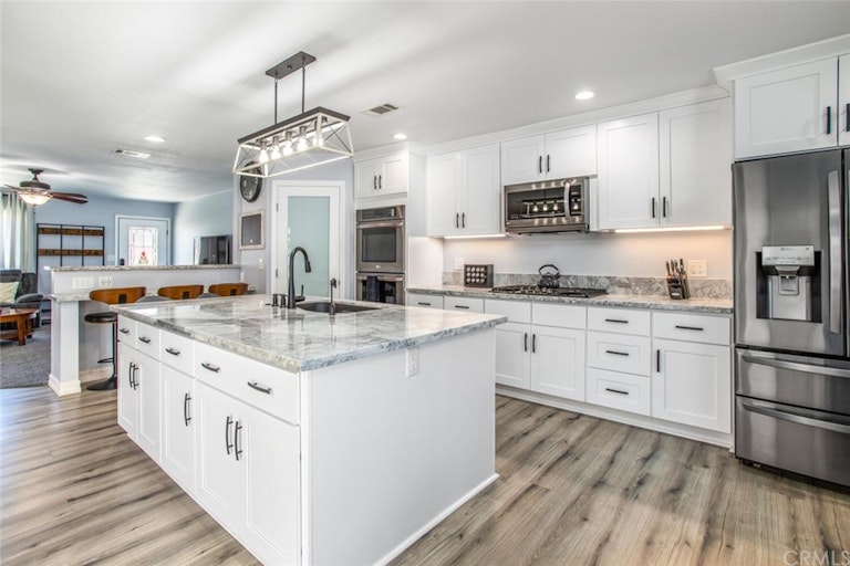 Photo 15 of 35 - 35565 Mountain View St, Yucaipa, CA 92399