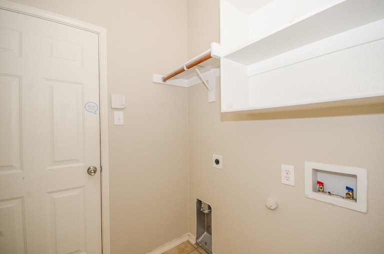 Photo 28 of 30 - 905 Crockett Dr, Lavon, TX 75166
