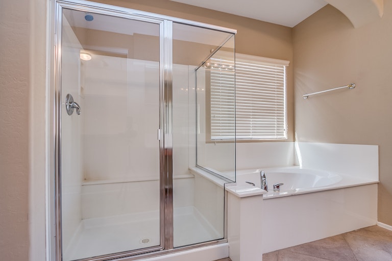 Photo 15 of 33 - 2748 W Cedarwood Ln, Phoenix, AZ 85045