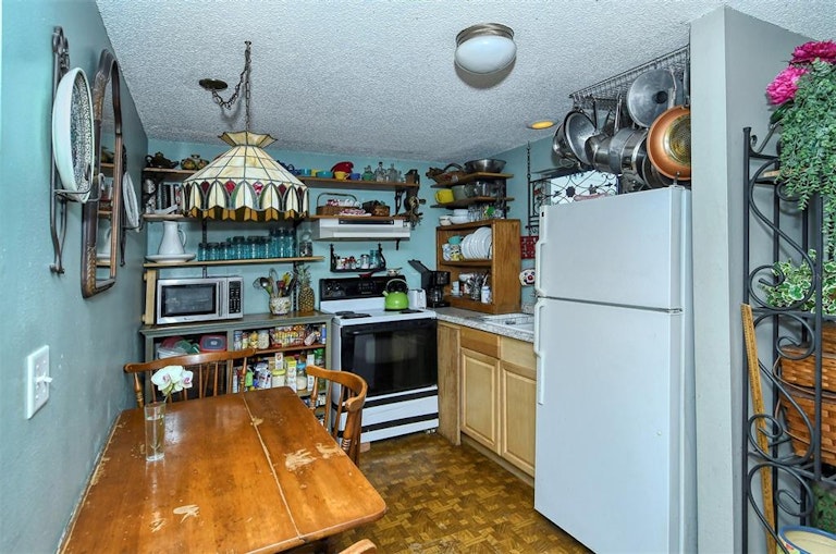 Photo 7 of 67 - 1720 Chester Ave, Sarasota, FL 34234