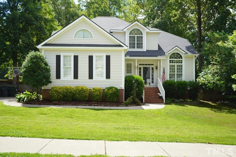 Photo 1 of 37 - 209 Holly Green Ln, Holly Springs, NC 27540