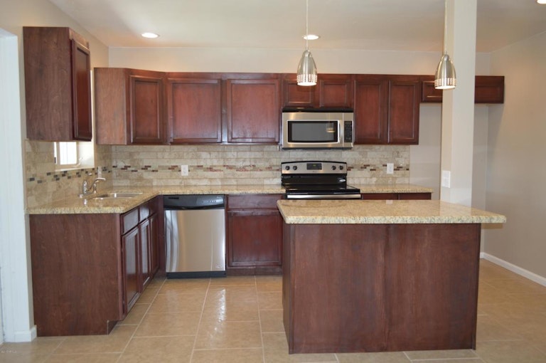 Photo 11 of 35 - 2137 W Verde Ln, Phoenix, AZ 85015