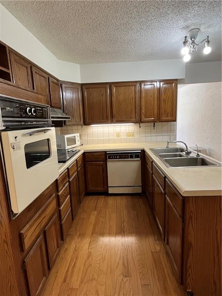 Photo 9 of 23 - 4491 Cedar Park Dr, Stone Mountain, GA 30083