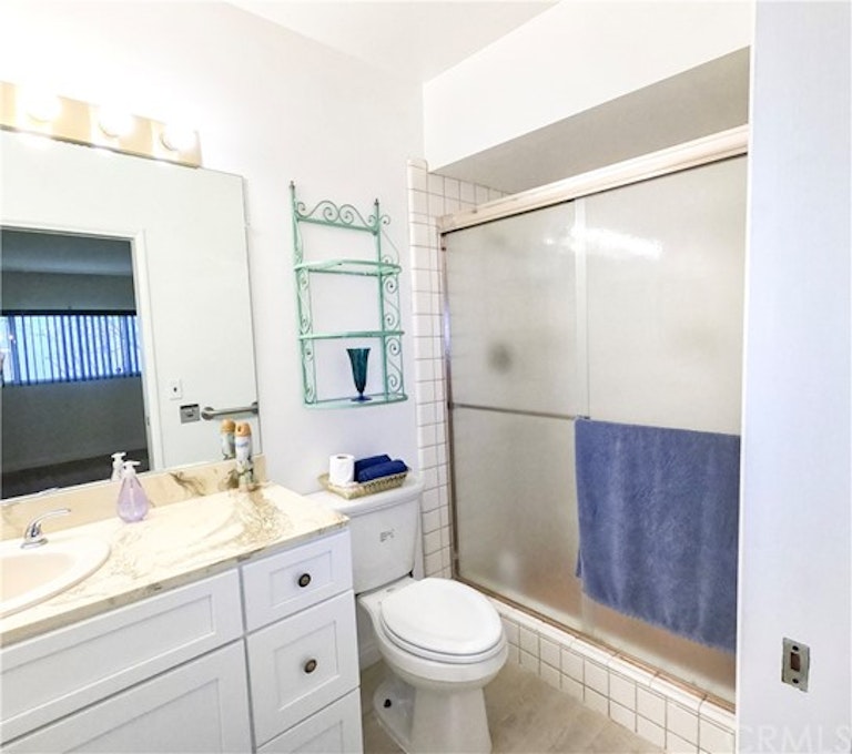 Photo 23 of 32 - 1900 W Glenoaks Ave Unit C, Anaheim, CA 92801