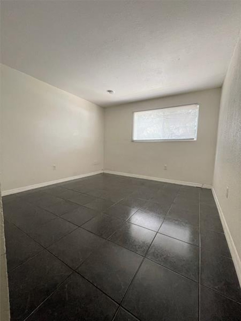 Photo 13 of 24 - 910 Lake Destiny Rd Unit C, Altamonte Springs, FL 32714